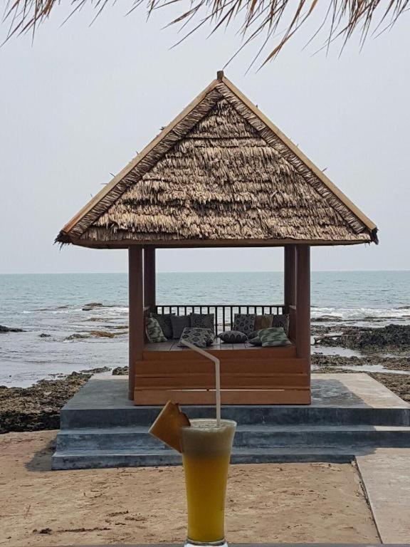 Double G Anyer Resor 2*